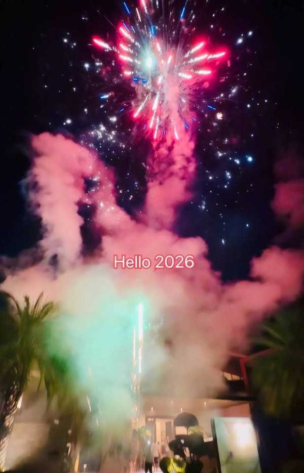吴尊晒跨年烟花照，好漂亮！