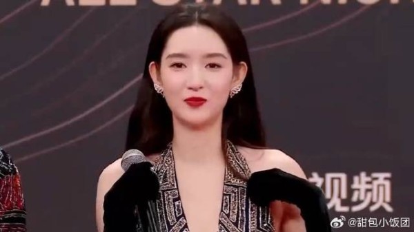 王玉雯身材比例有多绝？穿紧身包臀裙，胸以下全是腿！丨星光大赏