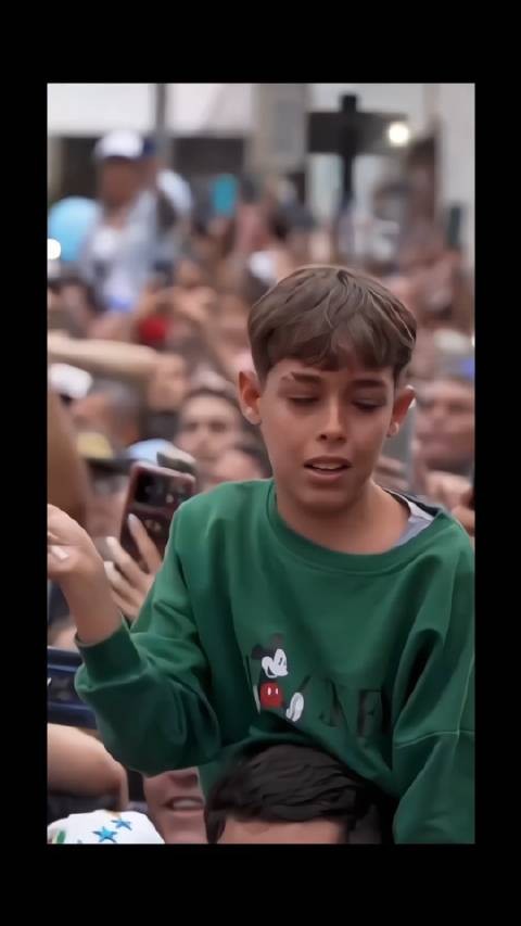 马杜罗被抓!委内瑞拉人民欢呼庆祝,其中一名孩子流下了激动的泪水!