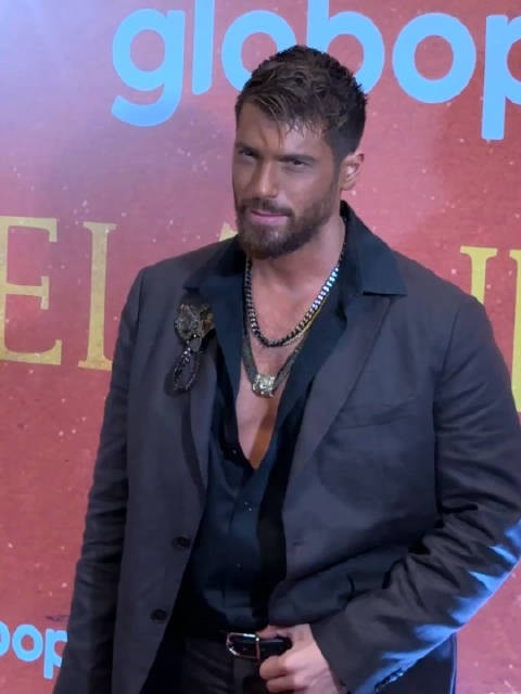 好帅啊！土耳其人气男星去年性感亮相巴西活动现场突然走红！真是满满性张力！