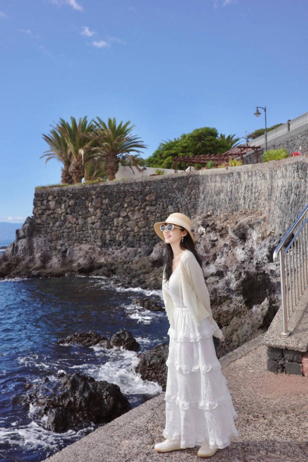 景甜笑容满面，心情大好。