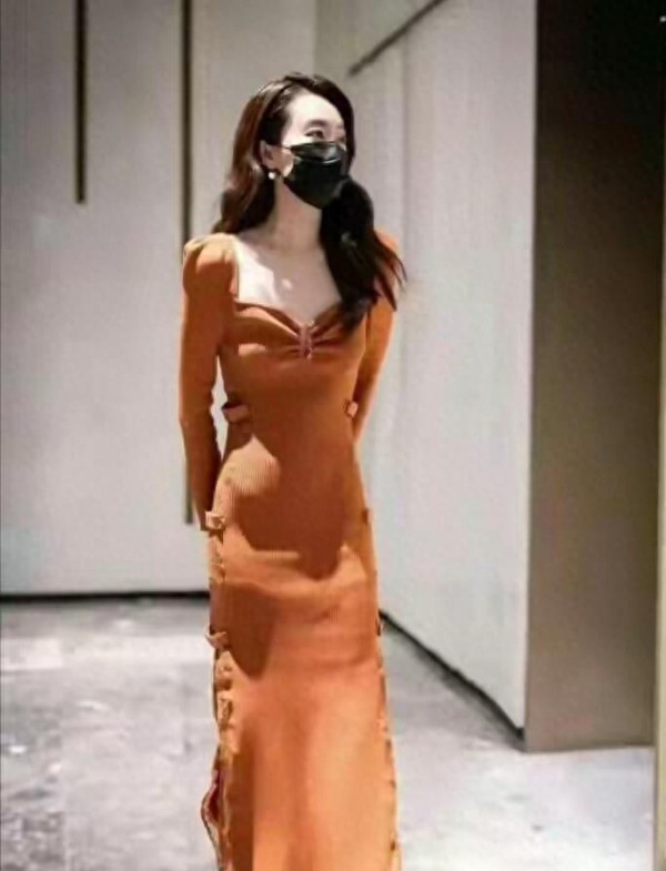 天呐，张小斐已经瘦得薄薄一片了，喜剧演员也需要保持身材吗