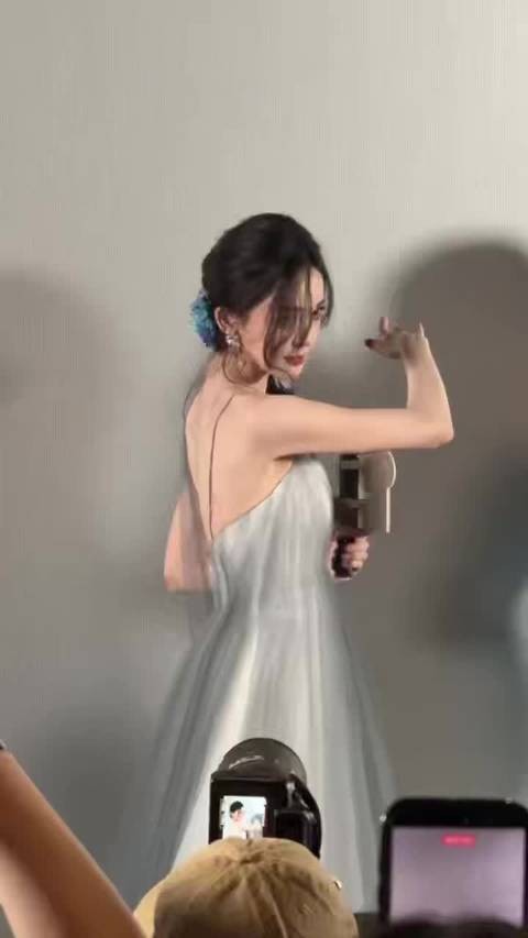 娜扎跳撒娇舞亮相《玉茗茶骨》全女直播