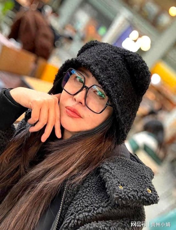 59岁王祖贤旧金山会友！生图脸肿皮肤凹陷严重，嘴唇下垂一脸苦相