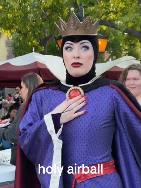 迪士尼辞退毒皇后演员Sabrina，因游客投诉角色粗鲁