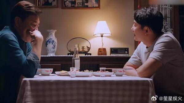 凌爸来接儿子，被拉着喝酒，两父亲共诉惆怅