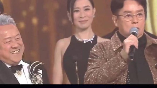 谭咏麟空降颁奖礼惊喜赠言曾志伟,TVB是你的初恋