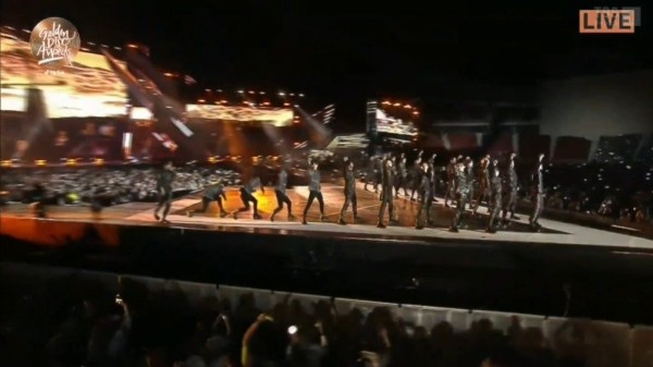 SEVENTEEN三年前金唱片献演四曲目