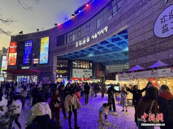 (申城风景线)一条美食街让中韩文化相遇