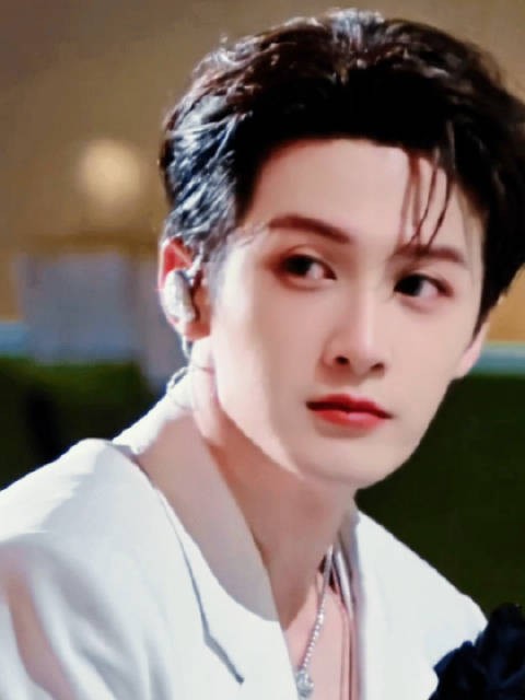 热爱在上 于是刺骨风霜也闯 君子坦荡 偏要成就磊落辉煌