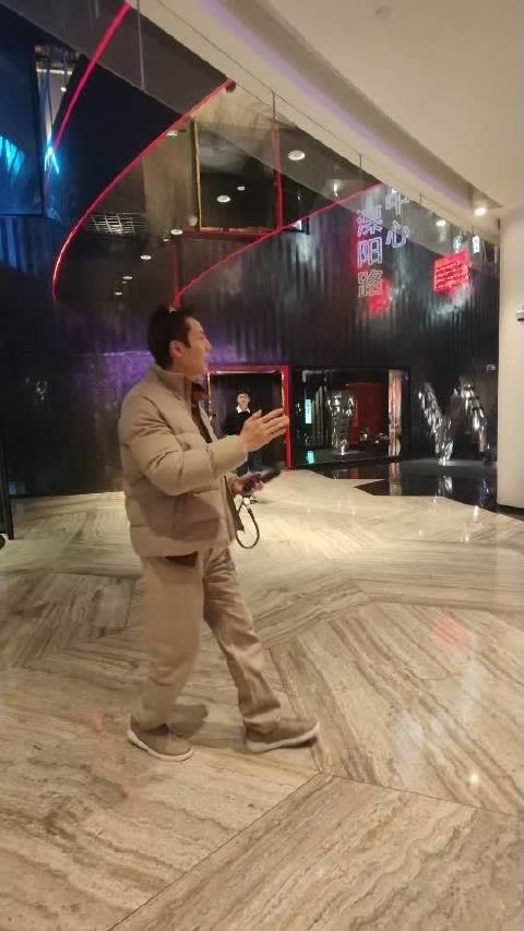 陈伟霆新年迷路问路粉丝