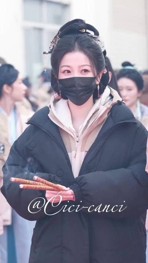 虞书欣《云初令》开机路透，舒心咋这么萌