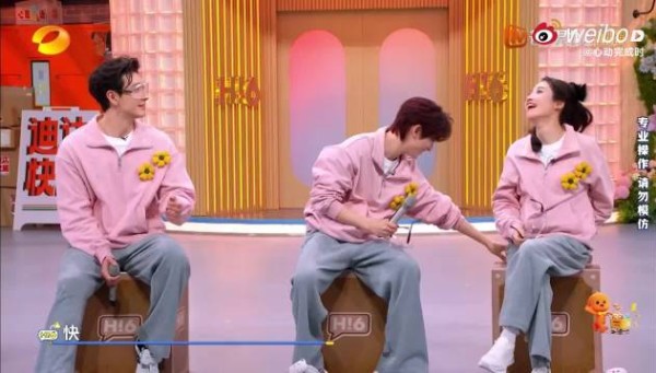 温柔到骨子里的少年!丁程鑫看到卢昱晓淋雨安慰的举动,看得人哈特软软!