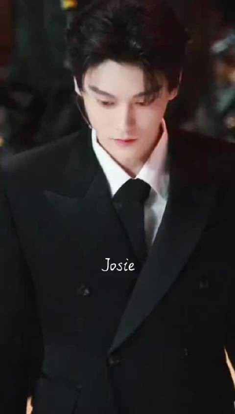 想看的自己去华策置顶打印出来贴脑门上,只知道田栩宁会越来越好