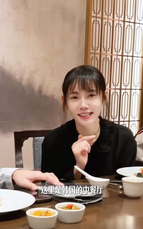 秋瓷炫一家韩国团聚，于晓光2天吃胖了4斤，儿子脸好看但需要整牙