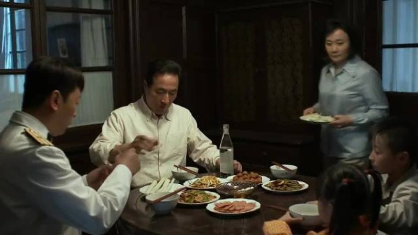 父母爱情： 人逢喜事精神爽，江德福别扭吃饭，校长：你爽过头了吧