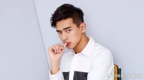 尖叫之夜李现新造型帅炸！被问到是否会和杨紫同框，回答太可爱了