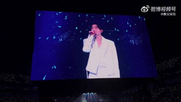 陈楚生荒芜之境收官站浪漫献唱,安可曲戳泪观众