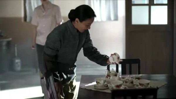 父母爱情：邻居大妈上门帮忙，结果尴尬了！