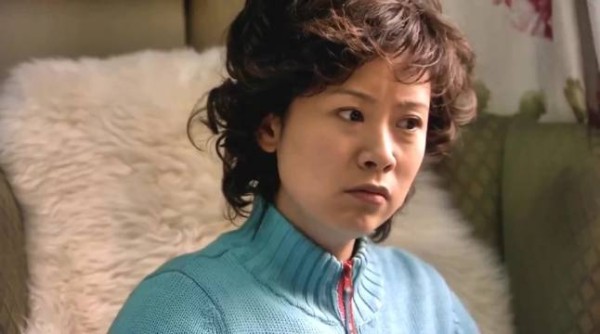 双面胶：妻子因意外怀孕愁坏，一旁丈夫暖心安慰