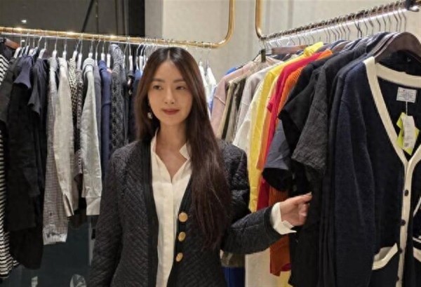 离婚曹格4年吴速玲公开征友,气儿子恋爱脑,幸好女儿在身边