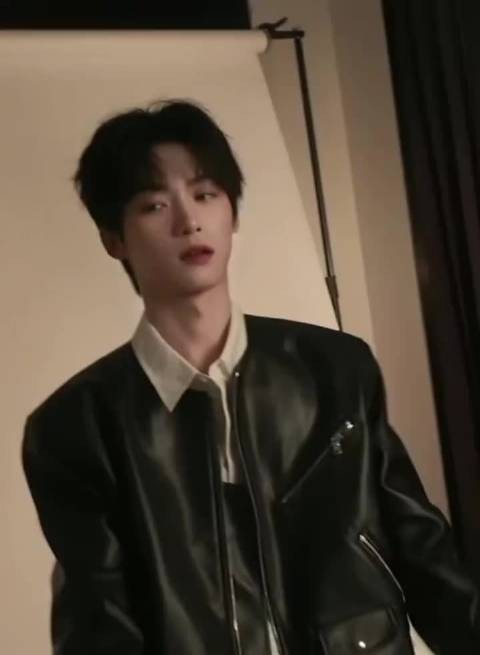 梓渝超人气实力绽放,年度星光人物实至名归,你的光芒,我们都看见