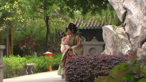 宫心计：贤妃善良皇帝喜爱，丽妃生怕压过自己，恶毒扯断项链害她.