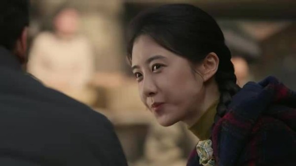 六姊妹： 五妹吃到惊天大瓜，小小的摊位，哪料能碰上四姐铁树开花