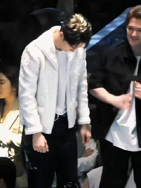 春有百花,夏有凉风, 秋有明月,冬有暖阳, 而我,四季有你