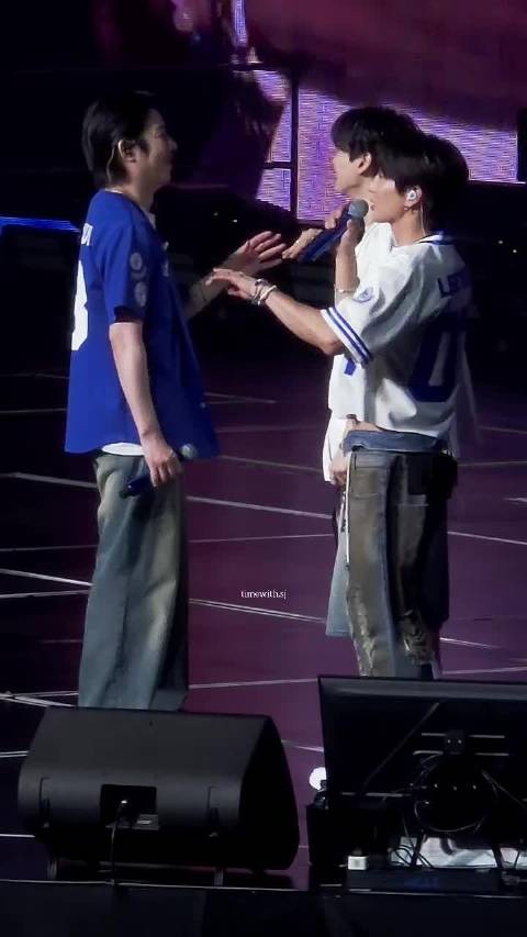 特哥演唱会调侃粉丝喜好，成员互动引热议