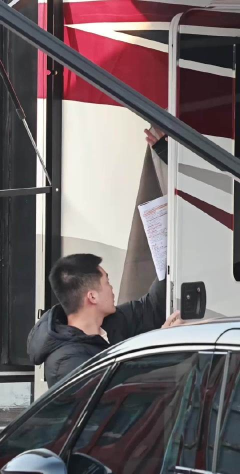 我哭！何与真的事事有回应，每一次叫他都会回应