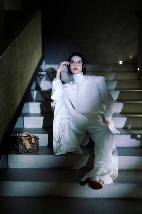 钟楚曦充满姐感。