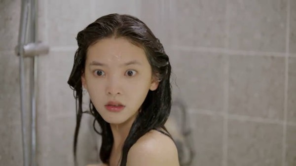 照亮你:哎呦!章若楠和陈伟霆在澡堂子里碰上了,这可咋整,太尴尬了!