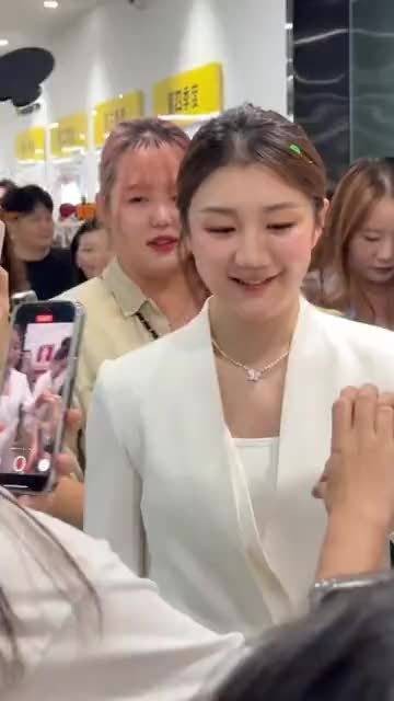 不愧是陈梦！奥运冠军的气质就是不一样，又美又温柔，太戳人了！