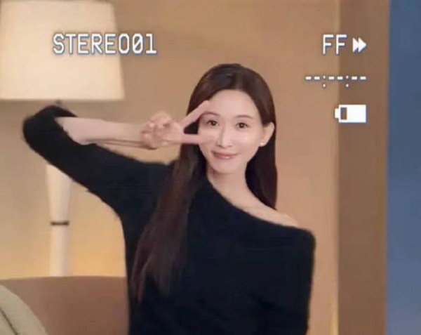 林志玲素颜亮相。