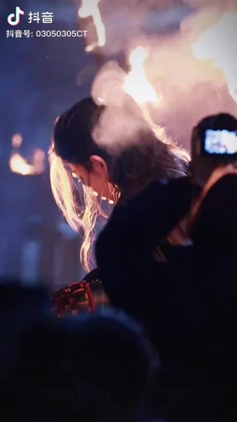 路过的小核桃宝宝们可以给我点点赞嘛 想升九级 祝大家早日被@张凌赫z 翻牌