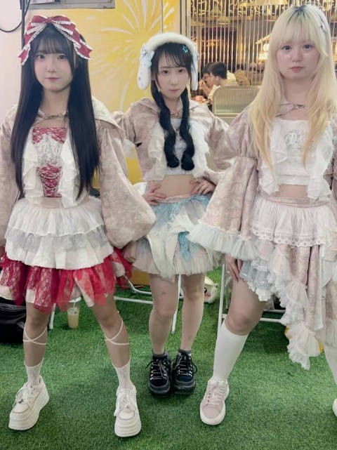 带着我们的女神！