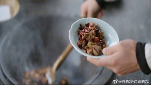 专心给娘子做菜 被属下吐槽跟鸡不对付，也完美空耳