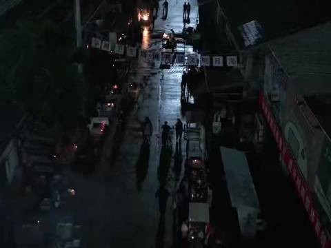 《小城大事》引发代际共鸣，子女从剧情重识父母