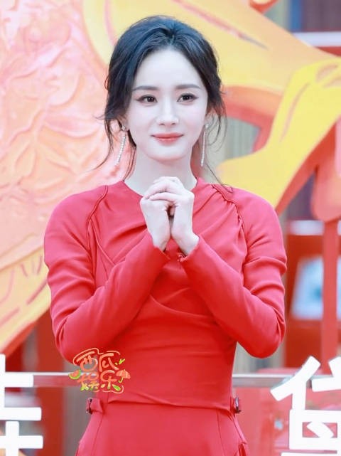 珍藏高清的美貌!笑眼盈盈的看得让人赏心悦目!幂这个手势是提前给我们拜年啦