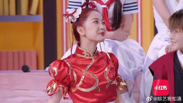 郭敬明内涵虞书欣，同样都是穿红的，区别咋那么大