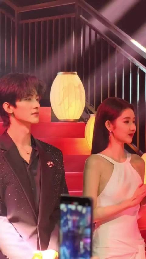 王玉雯常华森兰蔻线下活动同框，很养眼