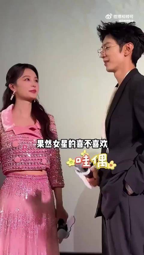 李沁对男星下意识举动看心动？陈哲远尽力照顾，肖战无需避嫌