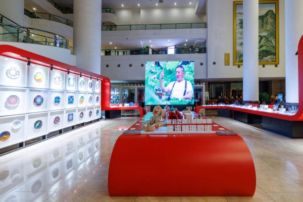 袁海龙：不设限的艺术探索与扎根齐鲁的文化衍生