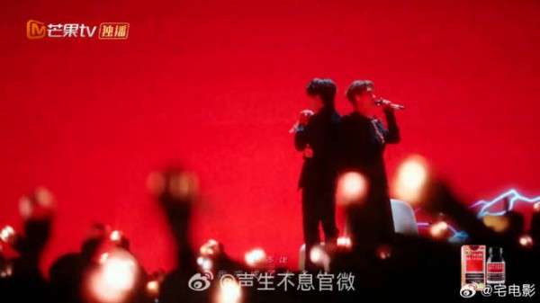 采样《给我一个吻》！汪苏泷王赫野《Kiss Me》斩获全场第一，舞台超炸！