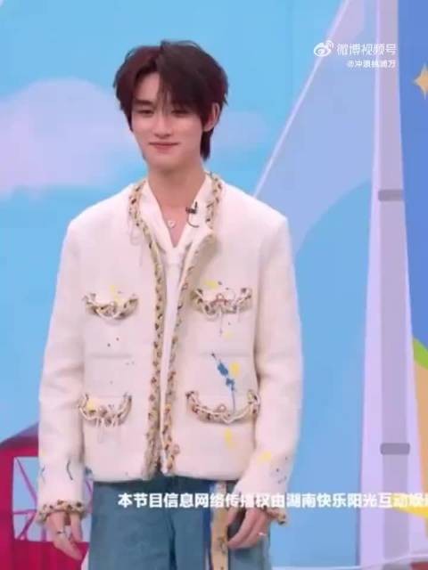 丁程鑫就这么在所有观众面前水灵灵的跳我是李飞了！