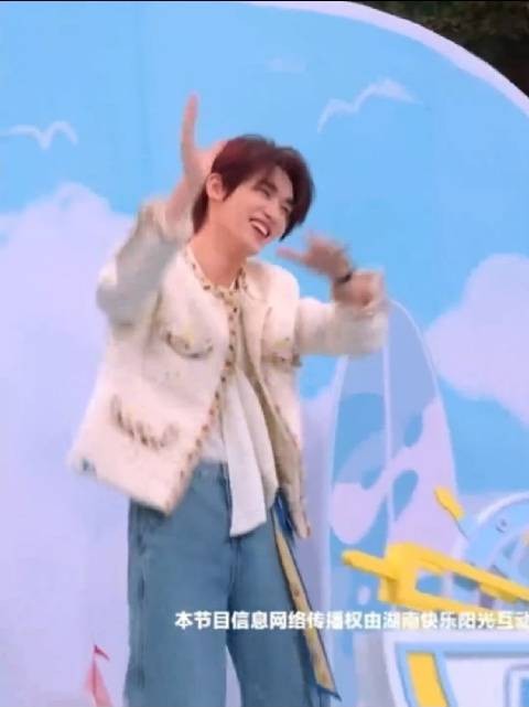 丁程鑫又跳上《我是李飞》了，假装为难实则心里在暗爽吧，就这样挑衅老板