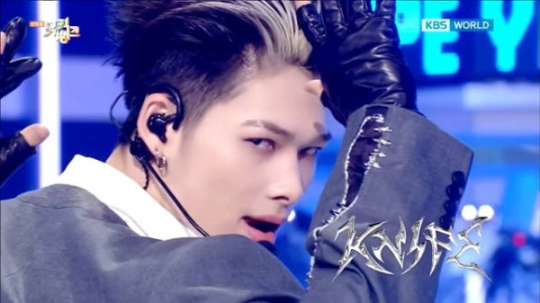 ENHYPEN《Knife》初舞台 .