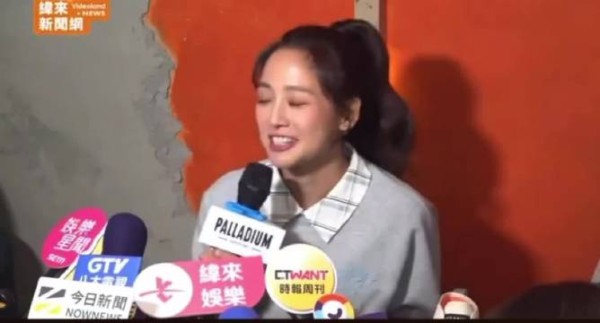 鬼鬼女儿学说话见男性就喊爸爸