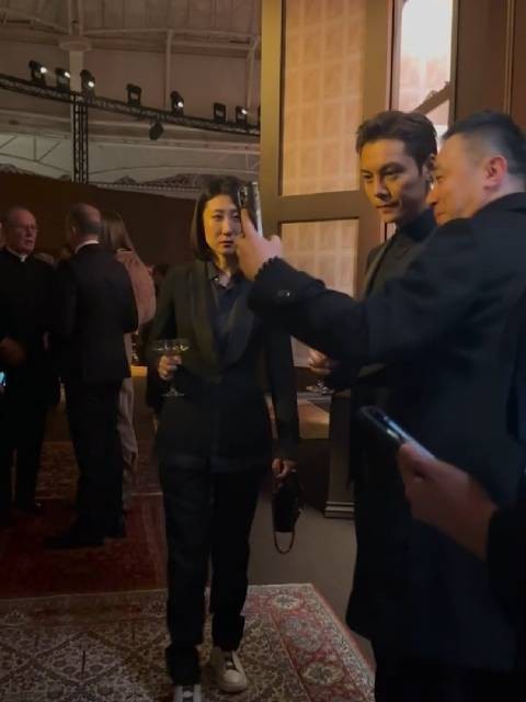 捡到酒会陈伟霆一枚 这么帅真的看不够